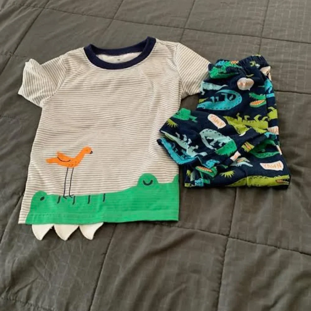 Carters 5t Two sets of pajamas